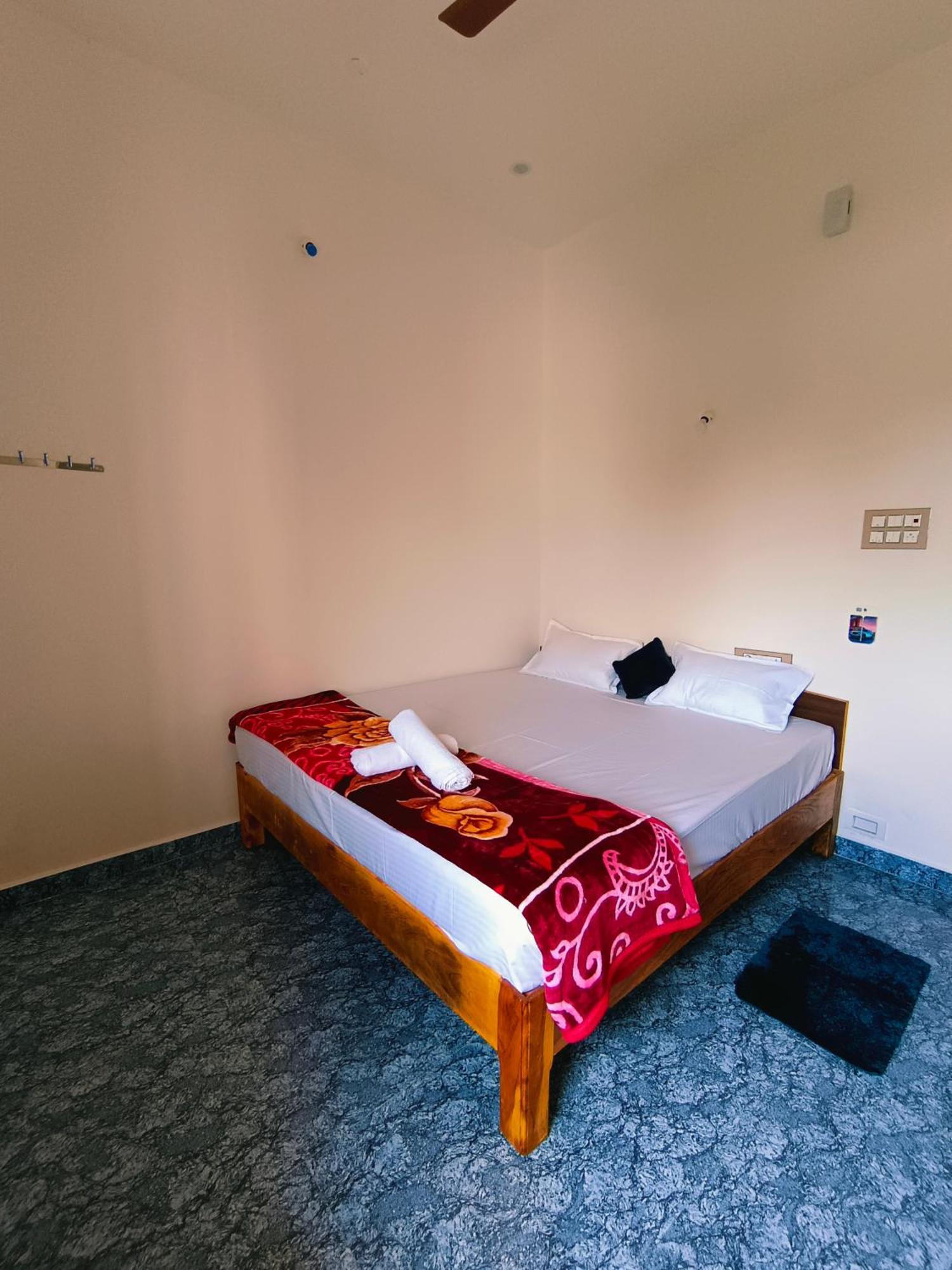 Hampi Anjana Home Stay Экстерьер фото