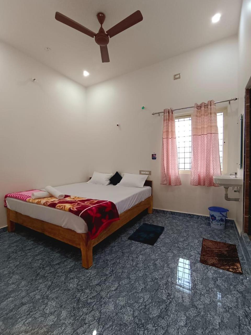 Hampi Anjana Home Stay Экстерьер фото