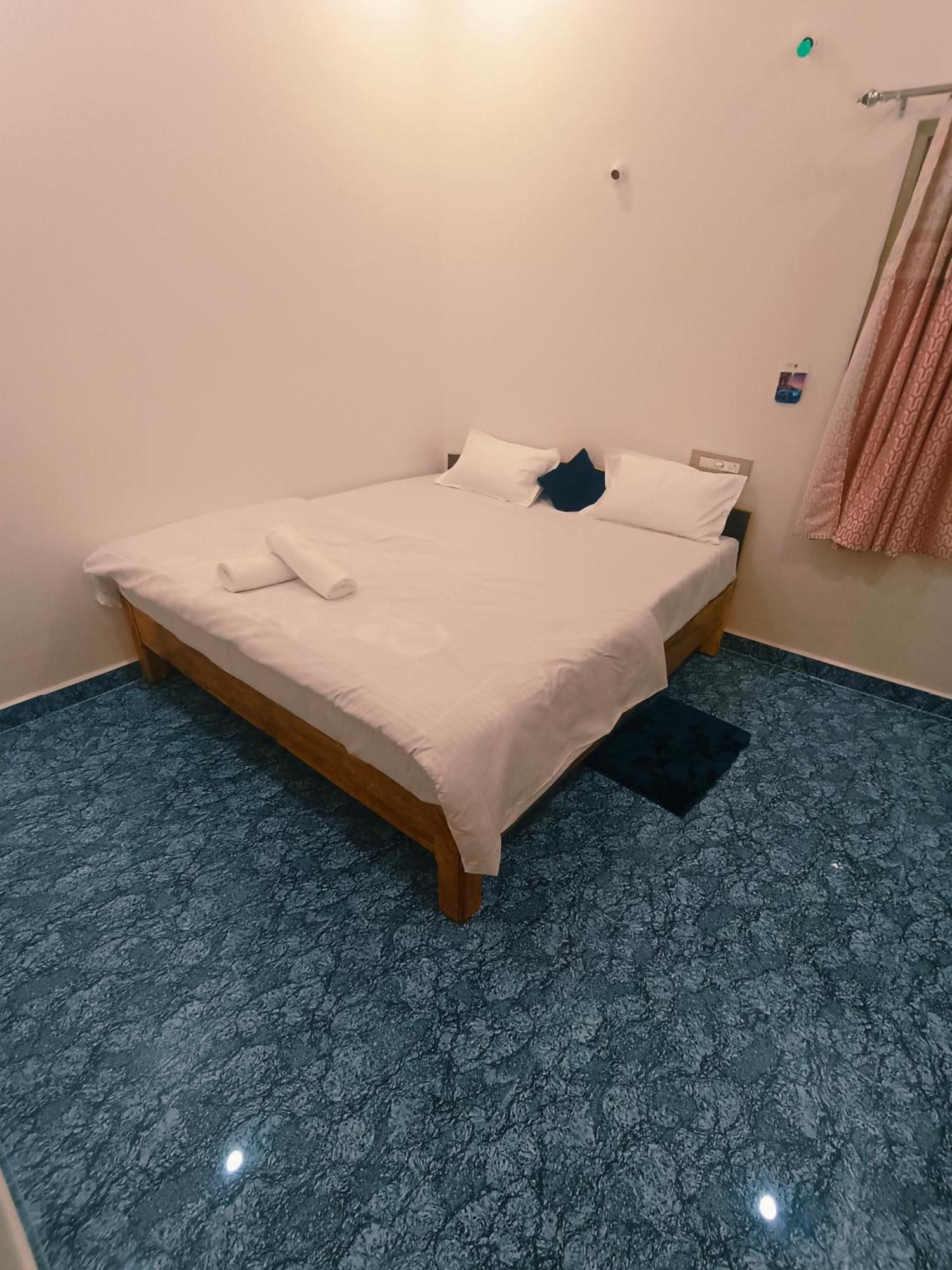 Hampi Anjana Home Stay Экстерьер фото